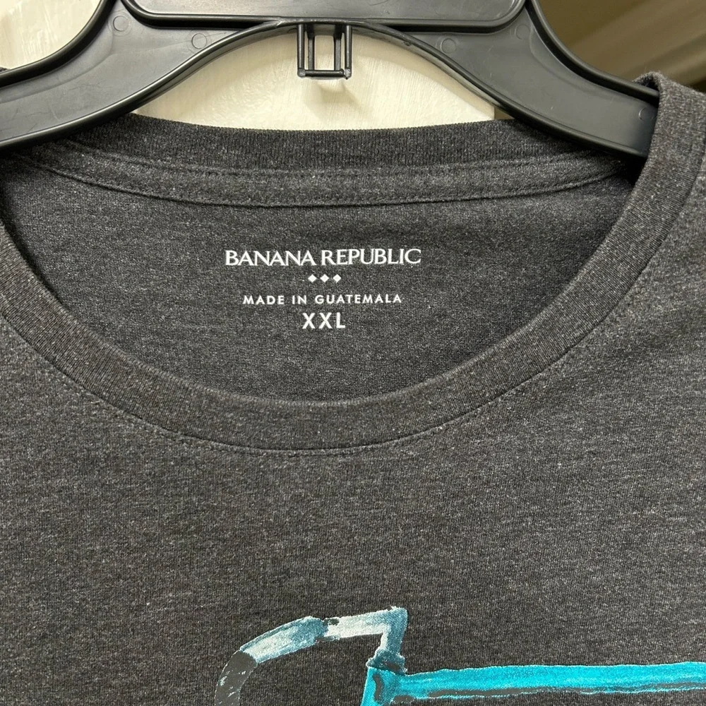 Banana Republic details 	•	brand